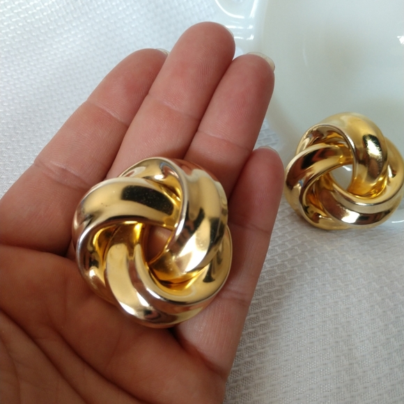 Vintage 80s Gold Tone Love Knot Earrings, Gaudy & Glorious, Retro & Wonderful, C - Picture 3 of 7